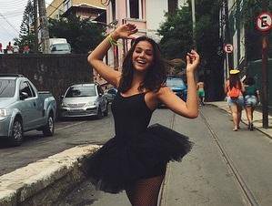 Bruna Marquezine posa de bailarina em clima de Carnaval (Crédito: Reprodução/Instagram)