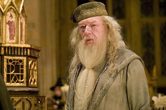Michael Gambon deu vida a Dumbledore na franquia Harry Potter. Crédito: Divulgação