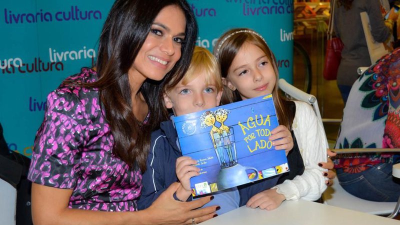 Imagem Ao lado dos filhos e do marido, Rosana Jatobá lança coleção de livros infantis em São Paulo