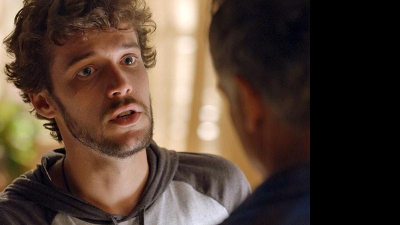 Pedro diz para Vicente que quer ir embora de Noronha - Foto: TV Globo
