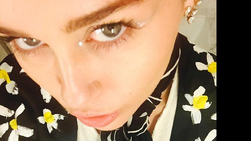 Miley Cyrus pinta os cabelos das axilas de rosa - Foto: Reprodução/ Instagram