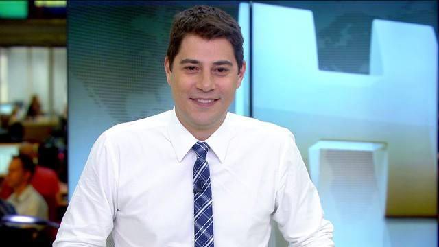 Evaristo Costa na bancada do “Jornal Hoje” - Foto: Reprodução/Facebook
