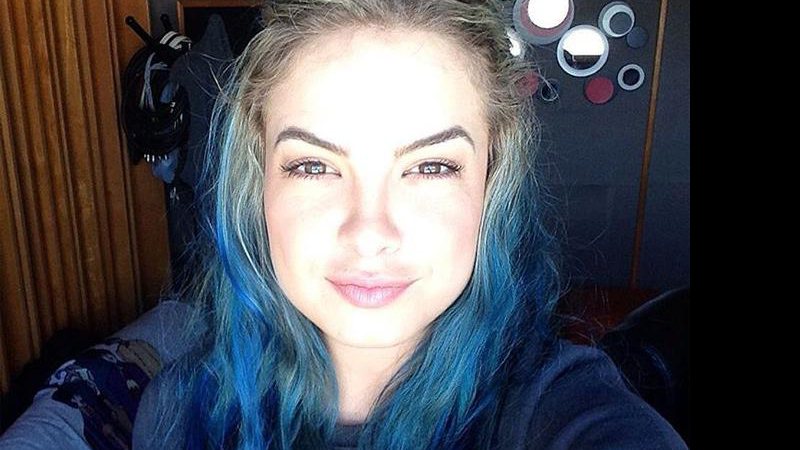 Lua Blanco pintou o cabelo de azul para seu papel no filme Ela é o Cara - Foto: Reprodução/ Instagram