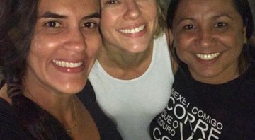 Paolla Oliveira entre as lutadoras profissionais Erica Paes e Tatiana Fernandes - Foto: Reprodução/ Instagram