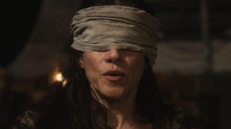 Elvira descobre que foi raptada pelos piratas de Fred Sem Alma - Foto: TV Globo