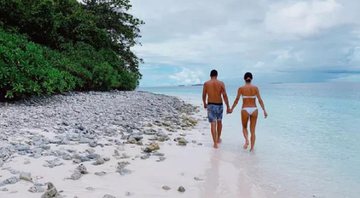 Nas Maldivas, Thaila Ayala e Renato Góes passeiam de mãos dadas - Foto: Reprodução/Instagram
